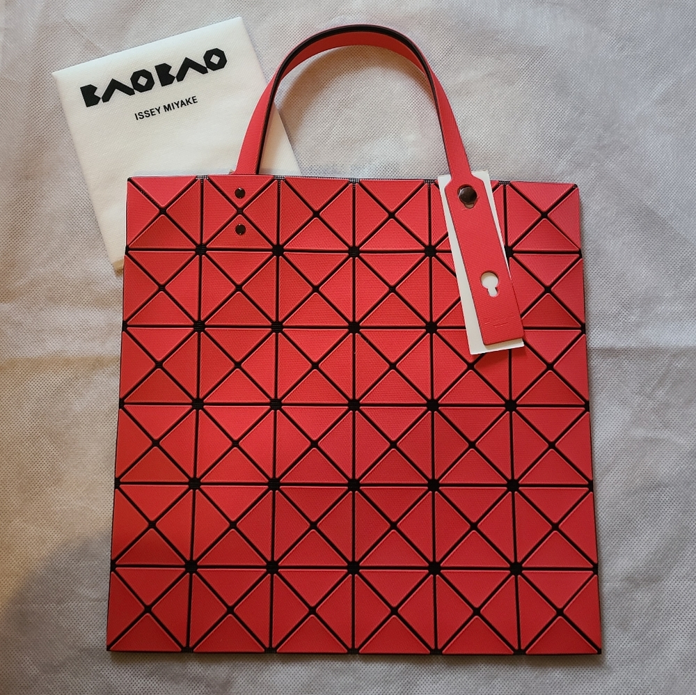Bao Bao Issey Miyake Lucent Twill Tote - Scarlet